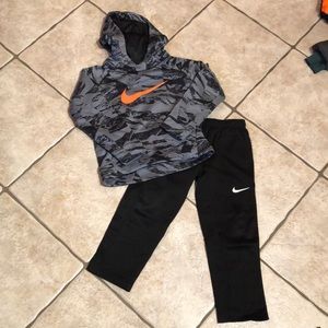 Nike size 4 set